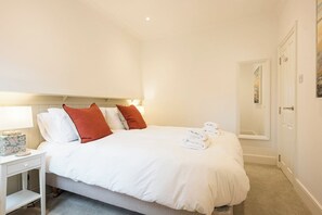 2 bedrooms, iron/ironing board, travel cot, WiFi