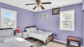 3 bedrooms, iron/ironing board, WiFi, bed sheets