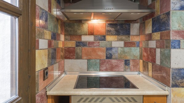 Utensilios de cocina, mesa de comedor