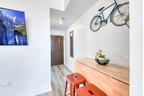 Design studio suite, uitzicht op de stad | Gratis wifi