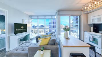Premium Suite, 1 Bedroom, Balcony, City View | Ruang tamu