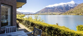 Absolute Waterfront Apartment - Lakeside access with trails straight to town
