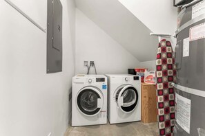 Interior - Hot Tub & Amazing Ocean View |The Simple Peak *New (Port Renfrew)