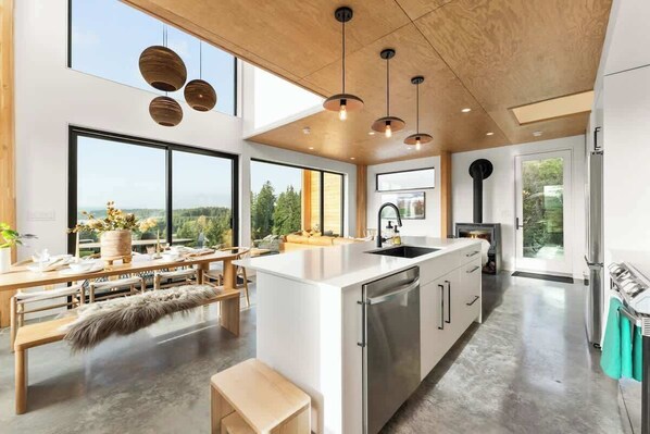 Cookware/dishes/utensils - Hot Tub & Amazing Ocean View |The Simple Peak *New (Port Renfrew)