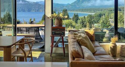 Hot Tub & Amazing Ocean View |The Simple Peak *New