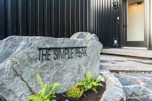 Exterior detail - Hot Tub & Amazing Ocean View |The Simple Peak *New (Port Renfrew)