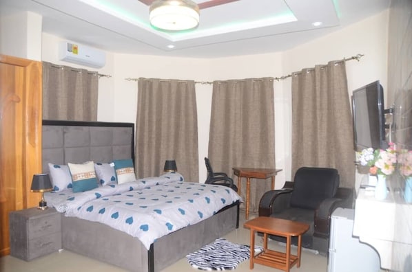 4 Schlafzimmer, Bügeleisen/Bügelbrett, WLAN