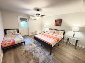 1 bedroom, desk, iron/ironing board, free WiFi - Spacious 2-bedroom, 1 bathroom Basement Apartment near Braves Stadium (Marietta)