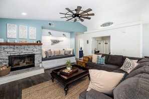 TV connectée, jeux vidéo, livres