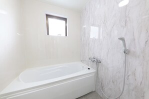 Apartment | Bathroom | Combined shower/tub, free toiletries, hair dryer, towels - Beach Side Chatan (Chatan)