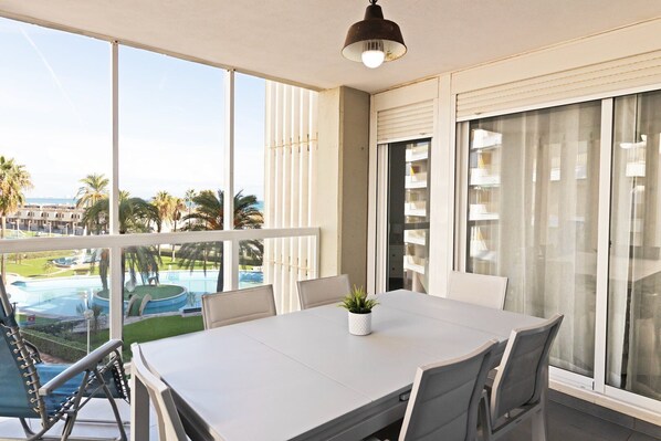 Outdoor dining - GuestReady - Playa del Puig Home (Puig)