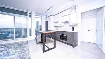 Signature Apartment, City View | Private kitchen
