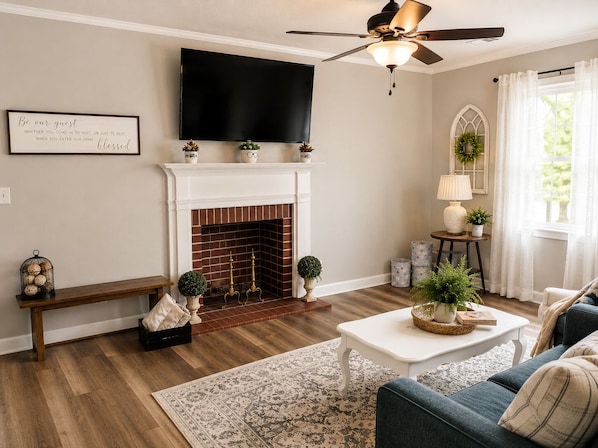 Smart TV, fireplace