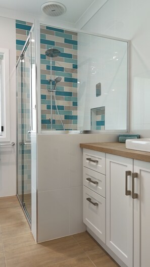 Hair dryer, towels, soap, shampoo - Private Coastal Bungalow on Quiet Estate with Ocean and Sunset Views (Sellicks Beach)