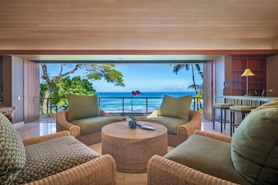 OCEANFRONT PUAKO HAWAII LUXURY VILLA STEPS TO HAWAII'S BEST SNORKEL & SCUBA REEF