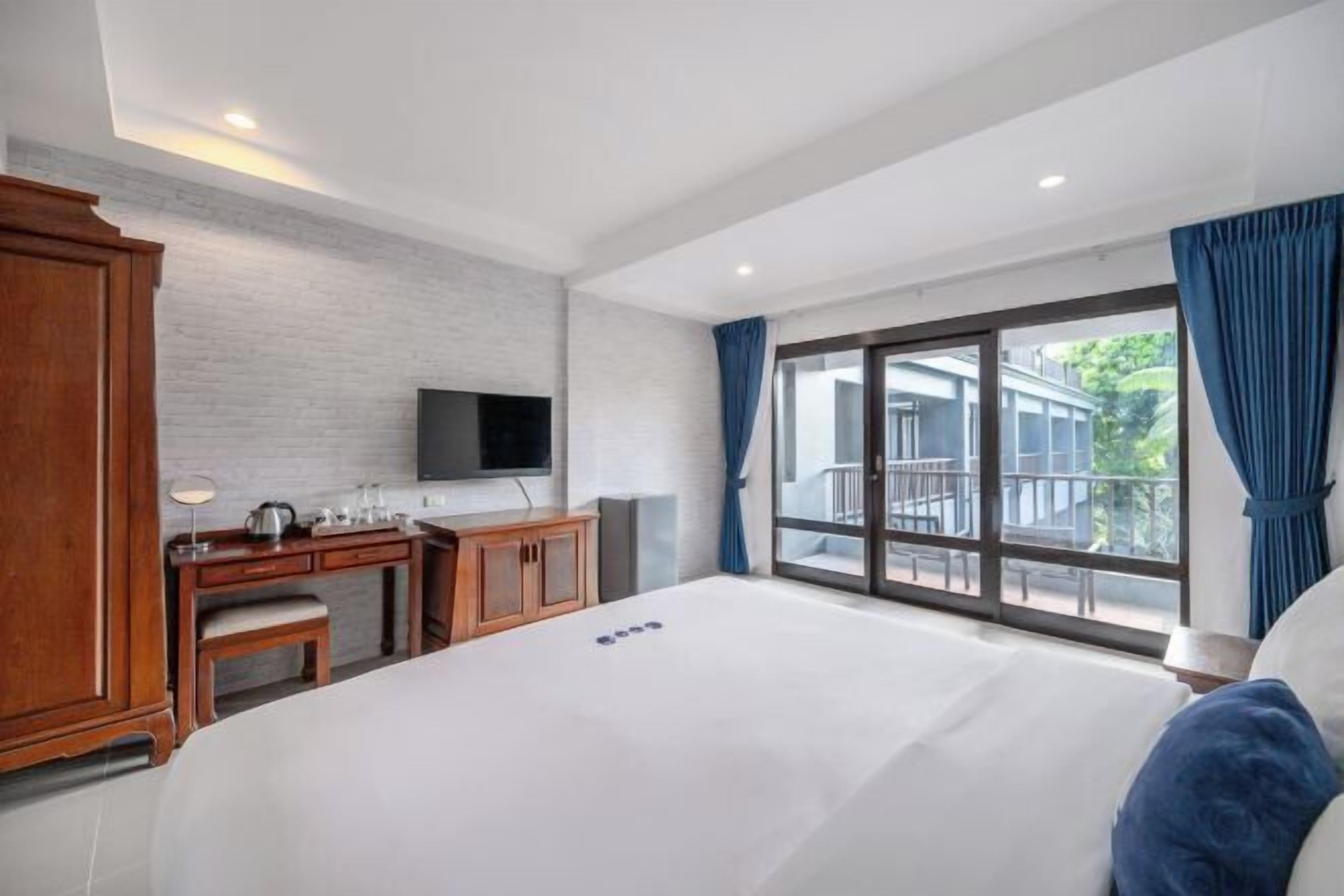 Een bureau, een laptopwerkplek, gratis wifi