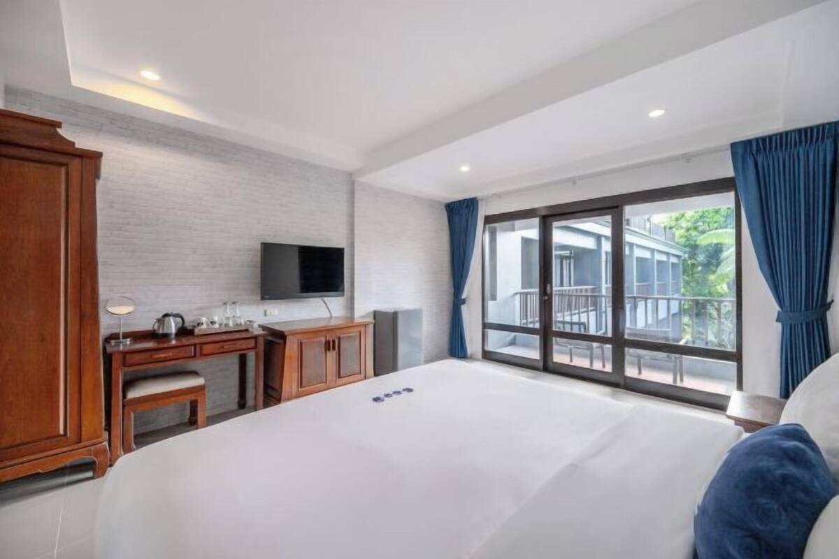 Een bureau, een laptopwerkplek, gratis wifi