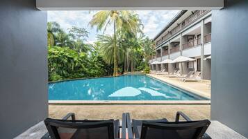 Desk, laptop workspace, free WiFi