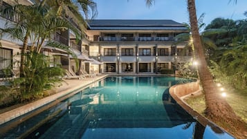 ด้านหน้าที่พัก - ตอนเย็น/กลางคืน