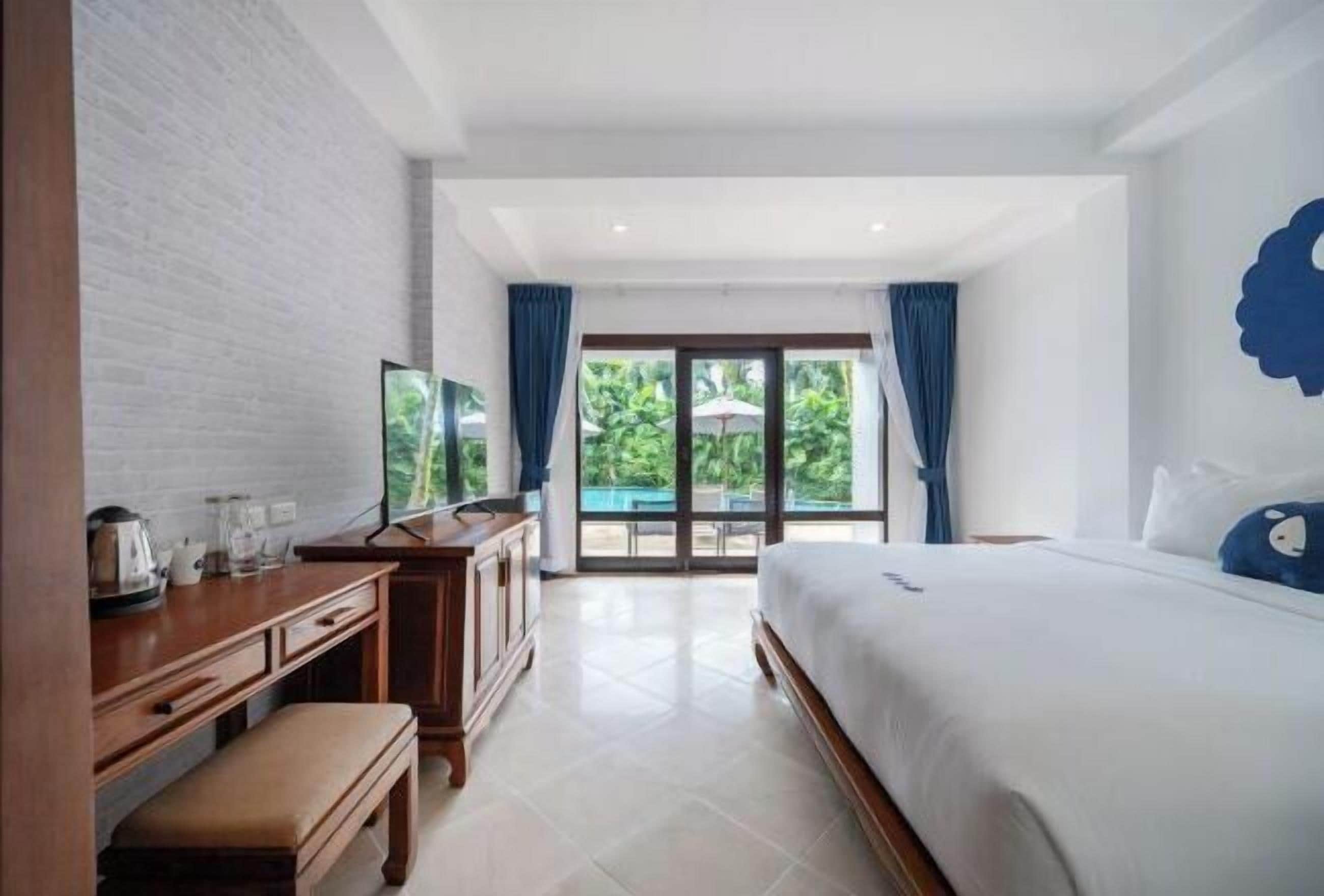 Een bureau, een laptopwerkplek, gratis wifi