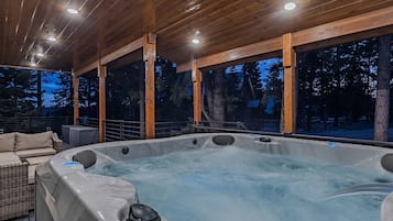 Tina de hidromasaje al aire libre