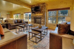 Smart TV y chimenea 