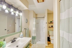 Sèche-cheveux, serviettes fournies