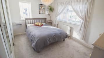 3 bedrooms, free WiFi, bed sheets