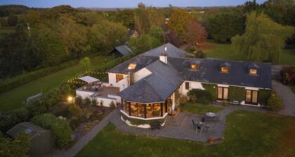 Fox House - 4 Bedrooms - 3 Bathrooms -Free Parking