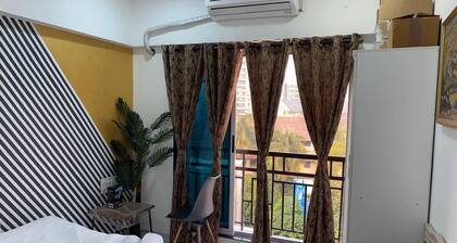Chic Bandra West Hideaway: Cozy 1-Bedroom Retreat in the Heart of Mumbai