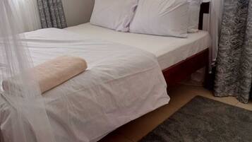 1 bedroom, desk, free WiFi, bed sheets