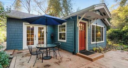 Kismet Cottage Murphys; creek side tranquility!