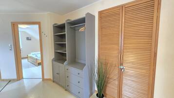 2 slaapkamers, een strijkplank/strijkijzer, wifi