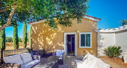 Perfect couples getaway retreat on historic family winery, close to hiking