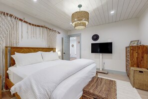 1 bedroom, iron/ironing board, internet, bed sheets