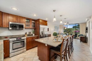 雪櫃、微波爐、焗爐、爐具