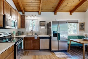 Refrigerador, microondas, horno, placa de cocina