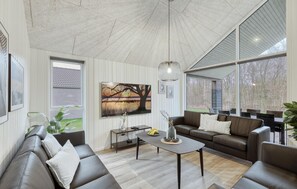 Ping pong, stereo - Stunning home in Jesendorf with sauna (Jesendorf)