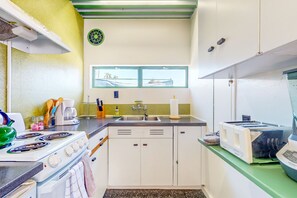 冰箱、微波炉、烤箱、炉灶