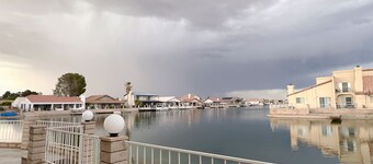 Cozy 3-bedroom Lakefront Condo Helendale