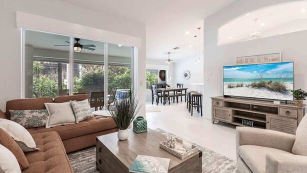 TV - Inviting 4BR Marco Home l Pool l Hot Tub (Marco Island)