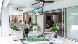 4 bedrooms, iron/ironing board, travel crib, WiFi - Inviting 4BR Marco Home l Pool l Hot Tub (Marco Island)