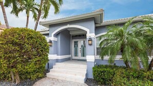 Exterior - Inviting 4BR Marco Home l Pool l Hot Tub (Marco Island)