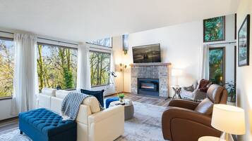 Smart TV, livros, escritórios