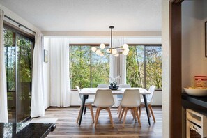 Dining - Perch - Lake Forest Park Retreat (Kenmore)