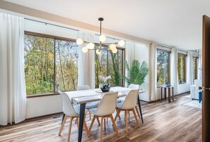 Dining - Perch - Hot tub Forest Retreat (Kenmore)