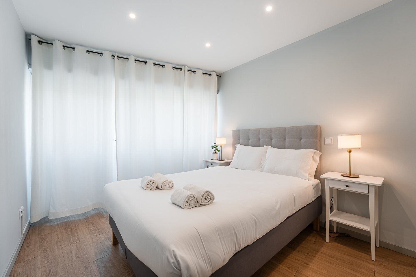 2 bedrooms, iron/ironing board, internet, bed sheets