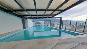 Pool - Luxury Penthouse Suite in La Carolina  (Quito)