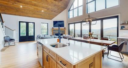 Beautiful 4 BR house - Skiing, Hiking & Golfing - perfect outdoor retreat