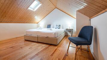 Fer et planche Ă repasser, accĂšs Internet, draps fournis